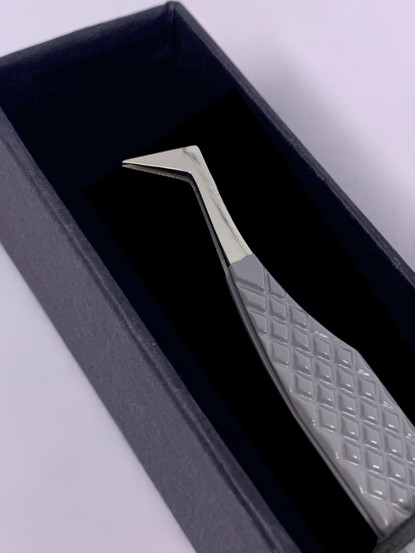 Axe Tip Lash Tweezer